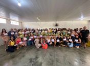 Curso gratuito de flores artificiais qualifica 100 mulheres em Santana do Mundaú