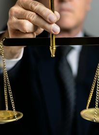 Magistrados – pobrezinhos! – querem fazer greve para melhorar os baixos salários