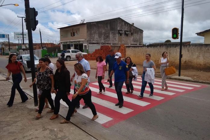 Semáforo e mini terminal de passageiros são instalados durante Semana do Transito