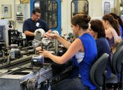 Remuneração média das mulheres cresce mais que a dos homens