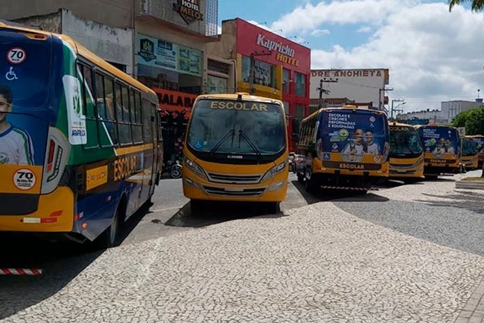 Rede Municipal de Arapiraca recebe 20 novos ônibus escolares