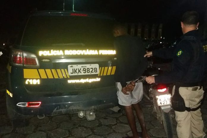 PRF prende suspeito de cometer assaltos na BR 316
