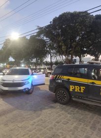 PRF recupera três veículos roubados e prende suspeitos de receptação em Alagoas