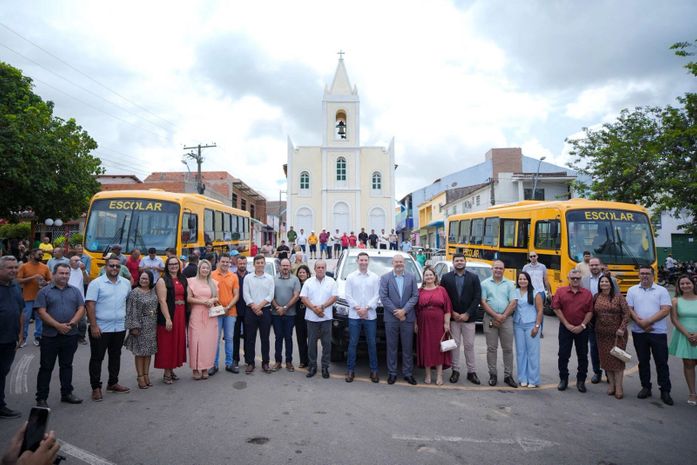 Lucas Barbosa participa das comemorações pelos 72 anos de Feira Grande e reforça compromisso com o desenvolvimento do município