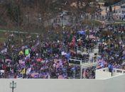 Manifestantes pró-Trump invadem Congresso dos EUA