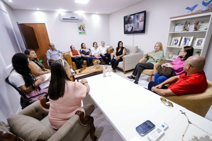 Prefeita Tia Júlia recebe secretária Kátia Born para discutir Plano de Segurança Alimentar em Palmeira dos Índios