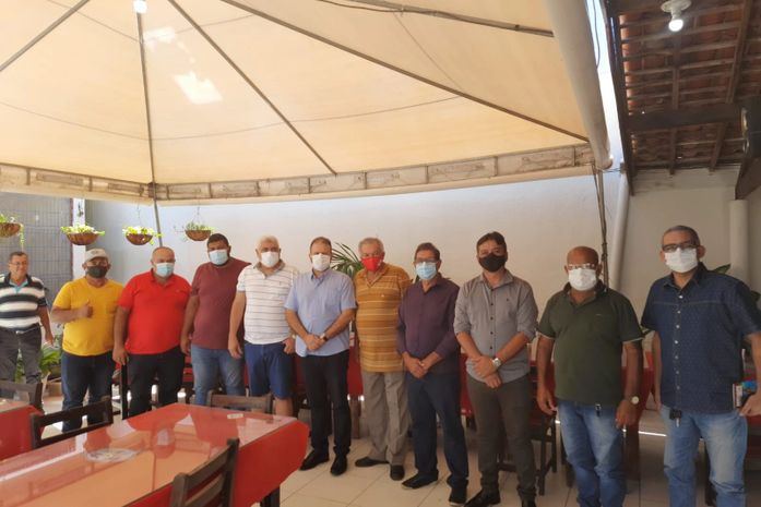 Vereador Melquisedec de Oliveira, reúne equipe de trabalho e apresenta deputado Léo Loureiro