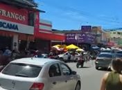 Vídeo: Comerciantes desrespeitam decreto e mantêm lojas abertas no Jacintinho