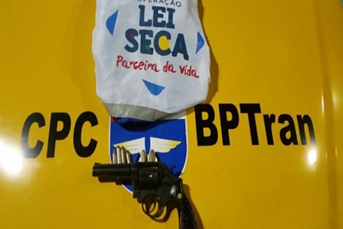 Arma de fogo apeendida durante blitz na Jatiúca