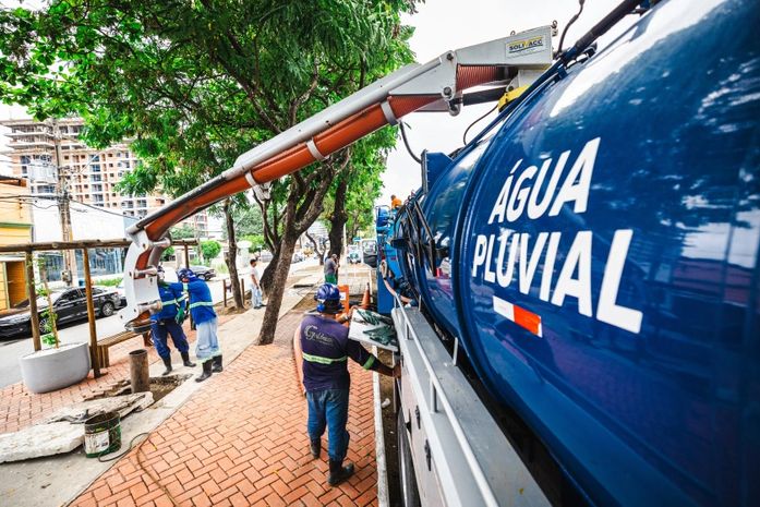 Avenida Amélia Rosa recebe mutirão de limpeza em galerias de águas pluviais