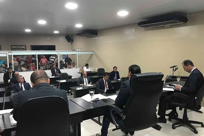 Vereadores realizam primeira sessão ordinária de 2018