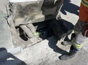Pajuçara: Infraestrutura flagra despejo de concreto na rede de drenagem de águas pluviais