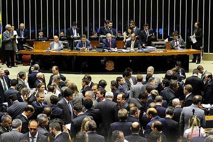 Deputados aprovaram projeto que torna efetiva a lei sancionada no ano passado para diminuir o saldo devedor dos estados