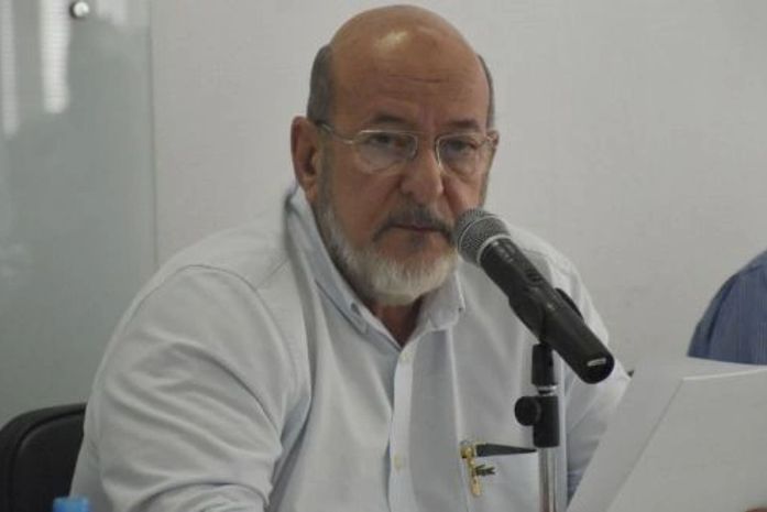 Ele é um amigo, que nunca soltou a minha mão. Obrigada, Dr. José Carlos Lyra.