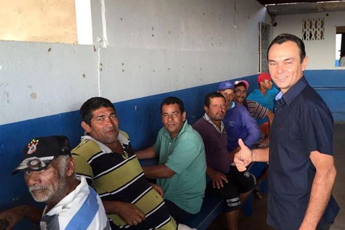 Prefeito participa de café da manhã com garis