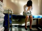 Fisioterapeuta é demitida após denunciar médico por assédio sexual e moral