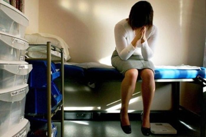 Fisioterapeuta é demitida após denunciar médico por assédio sexual e moral
