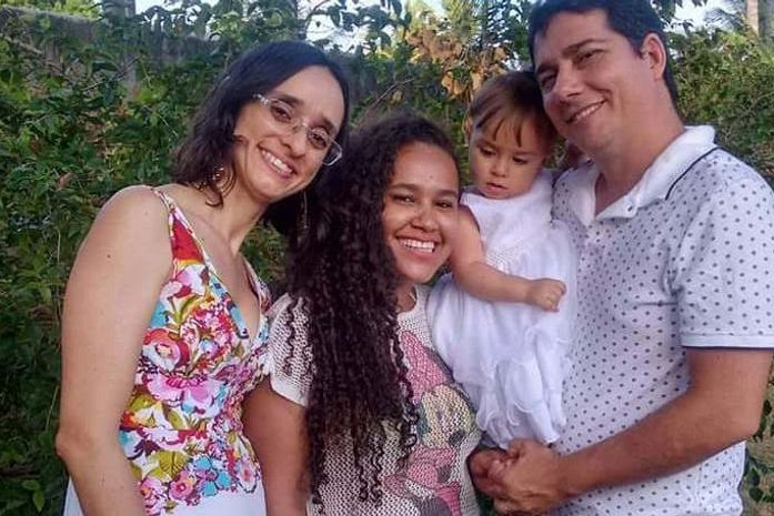 Shirley (mãe), Jéssica, Sâmara Laís e Cezar (pai)