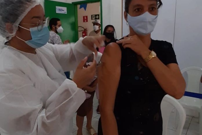 Vacinação contra a COVID-19, primeira dose, é retomada a partir desta segunda-feira, 19, em Delmiro Gouveia