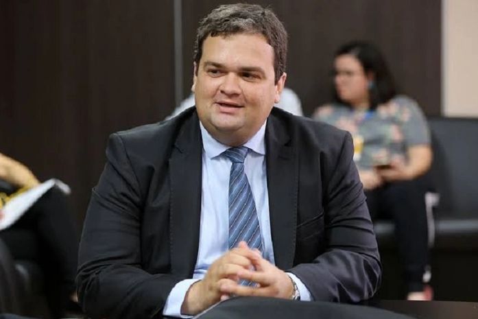 Palmeira: Juiz eleitoral manda Julio Cezar retirar fake sobre pesquisa inexistente