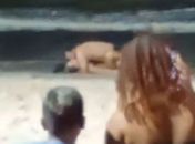 Casal é flagrado fazendo sexo na orla de Ponta Verde, em Maceió 
