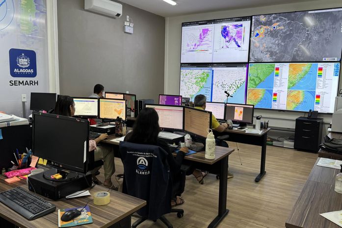 Rios sobem com avanço das chuvas e cidades de Alagoas entram em alerta