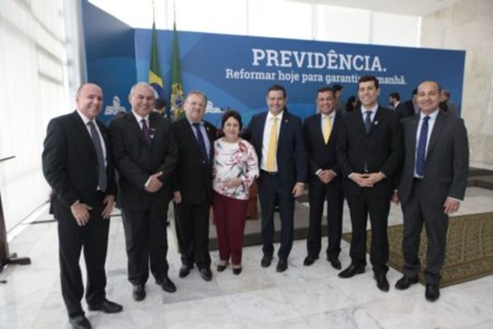 Prefeitos: sempre com o pires na mão e nunca acordam para o federalismo