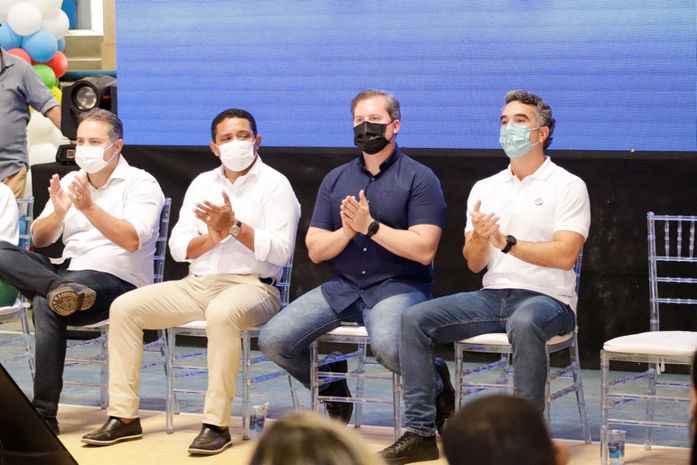 Júlio Cezar recebe Renan Filho e autoridades políticas na caravana da Educação de Alagoas