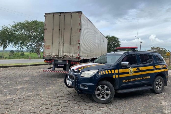 PRF recupera caminhão adulterado em São Sebastião
