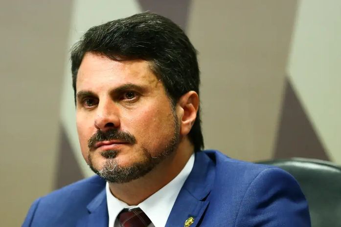 Moraes suspende uso de tornozeleira pelo senador Marcos do Val