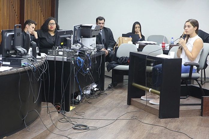 Mirella Graconato durante júri popular, em outubro de 2017