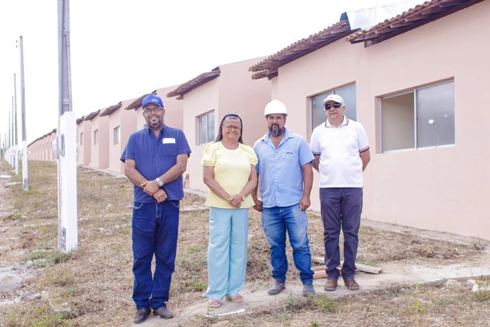 Prefeita Tia Júlia faz visita a obras no Conjunto Antônio Ribeiro