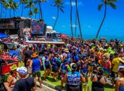 89ª edição do Bloco Vulcão da PM atrai multidão para a orla de Maceió