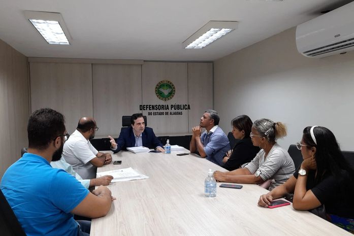Moradores apresentam à Defensoria Pública relatório técnico que aponta existência de danos estruturais nos Flexais