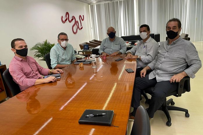 Prefeito Marlan discute parceria com a Fiea para qualificação de mão de obra em Limoeiro