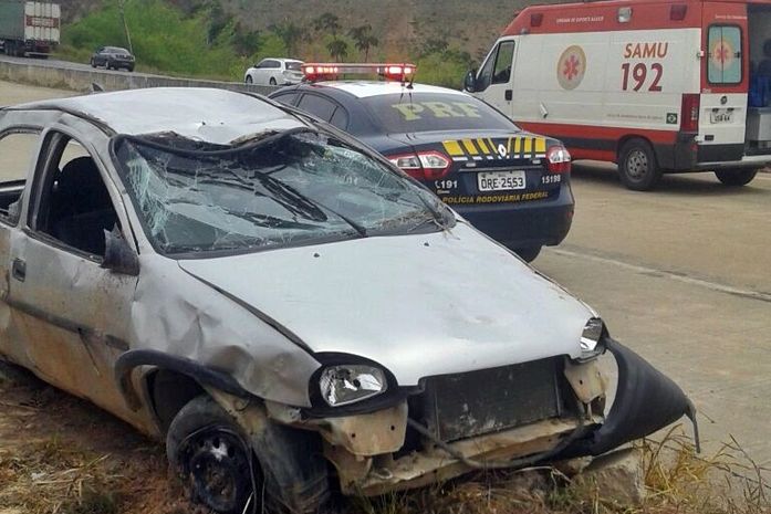 Condutor perdeu o controle do veículo e capotou na BR-101