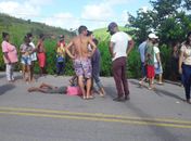 Dois jovens ficaram feridos após reboque se desprender de um veículo e atingir outro na AL-105.