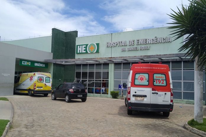 Idoso fica ferido após colidir com motocicleta de sobrinho em Maceió