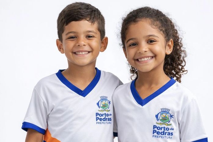 Prefeito Allan de Jesus entrega fardamento escolar para os estudantes nesta segunda-feira (23)