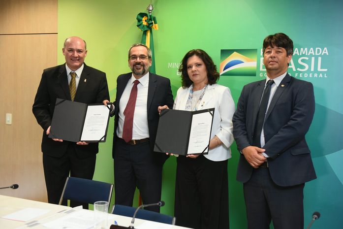 Josealdo Tonholo assume a reitoria da universidade para o quadriênio 2020-2024.