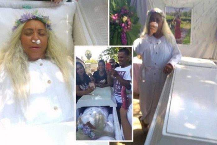Mulher aluga caixão para ensaiar o próprio funeral e exige que amigos chorem na cerimônia