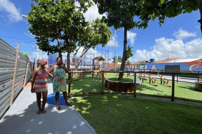 Moradores comemoram transformação de comunidades com obras do programa Brota na Grota