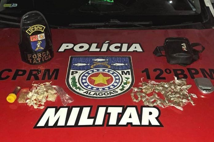 Suspeito ligado ao PCC é preso com drogas após ameaçar PMs com pitbull em condomínio de Maceió