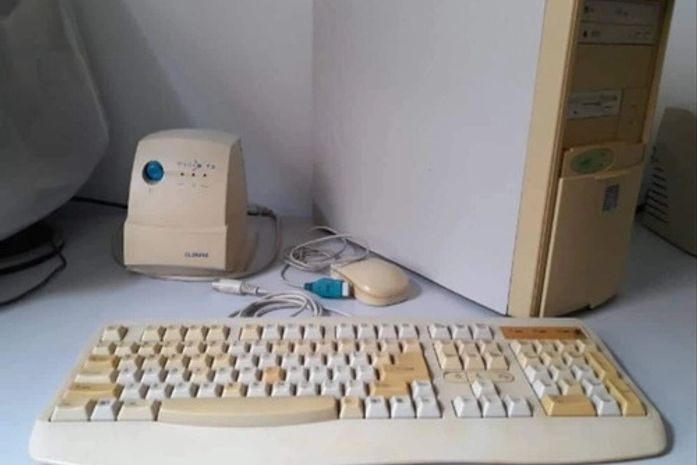 Renan Filho fala com Alexandre para comprar uns computadores decentes, com acesso à internet, para profissionais da Saúde. Não custa nada.