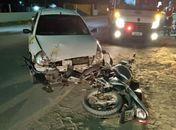 Colisão entre veículo de passeio e moto