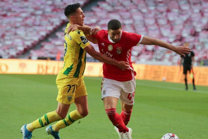 Benfica empata com Tondela e não alcança a liderança do Português