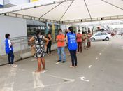 Prefeitura de São Sebastião organiza filas em agências bancárias e lotéricas do município