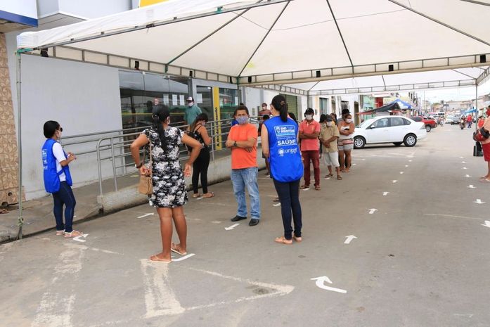 Prefeitura de São Sebastião organiza filas em agências bancárias e lotéricas do município