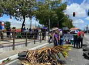 Profissionais do Veredas voltam a interditar a Fernandes Lima contra salários atrasados