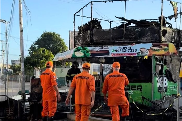 Banca de revistas fica destruída após incêndio atingir estrutura em Arapiraca